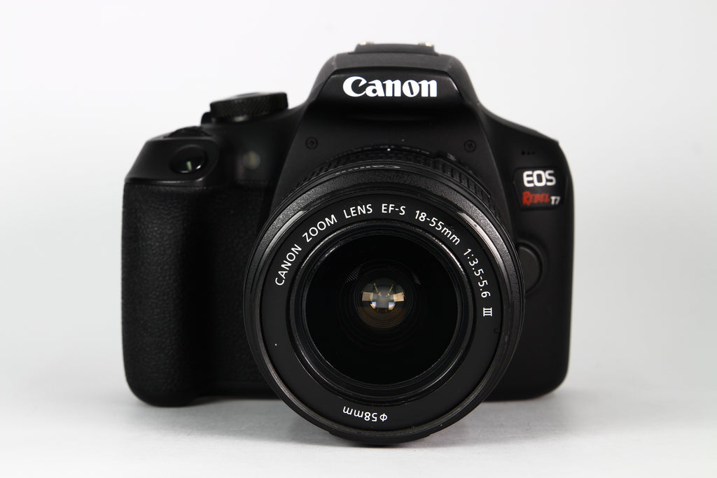 Cámara Digital CANON T7 Lente 18-55mm F3.5-5.6. Usada