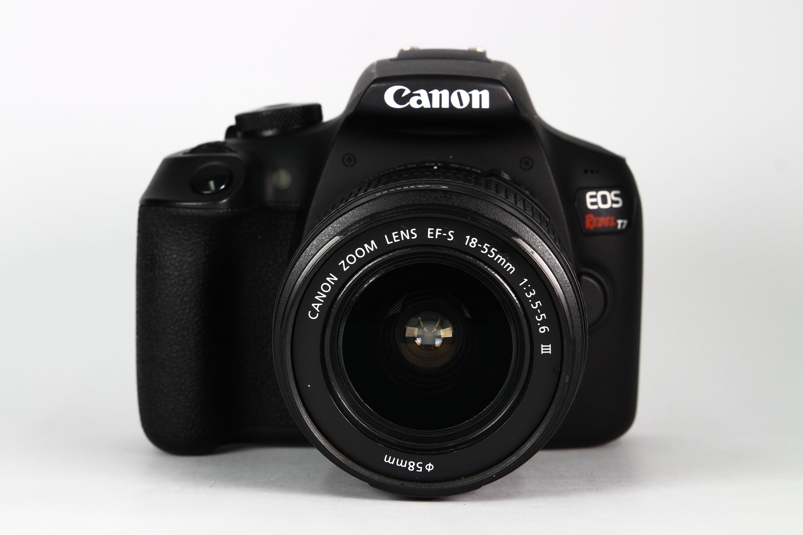 Cámara Digital CANON T7 Lente 18-55mm F3.5-5.6. Usada