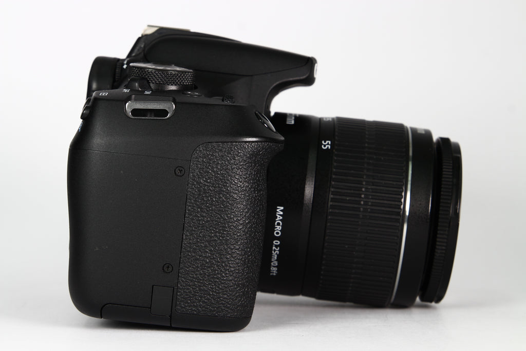 Cámara Digital CANON T7 Lente 18-55mm F3.5-5.6. Usada