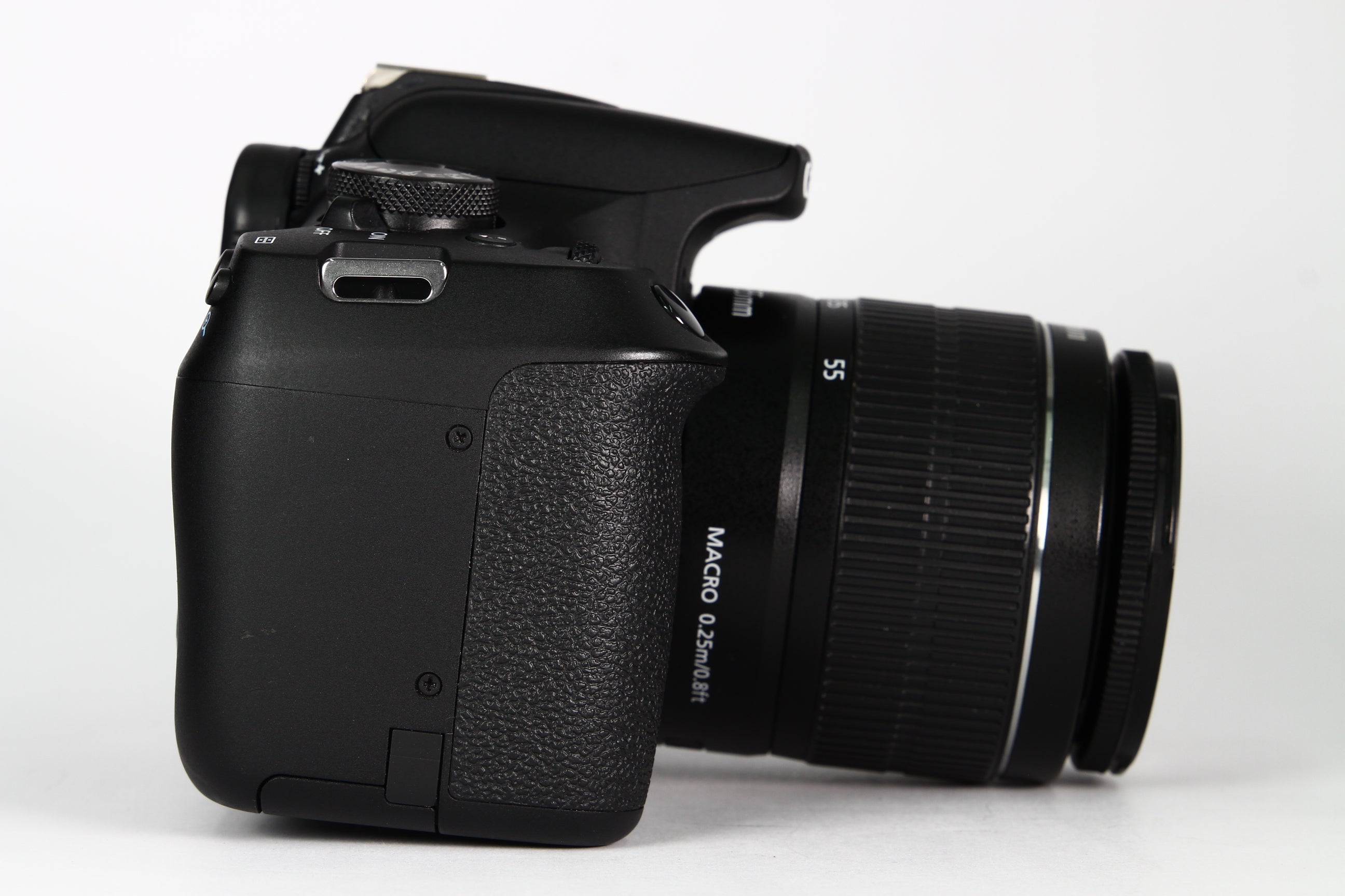 Cámara Digital CANON T7 Lente 18-55mm F3.5-5.6. Usada