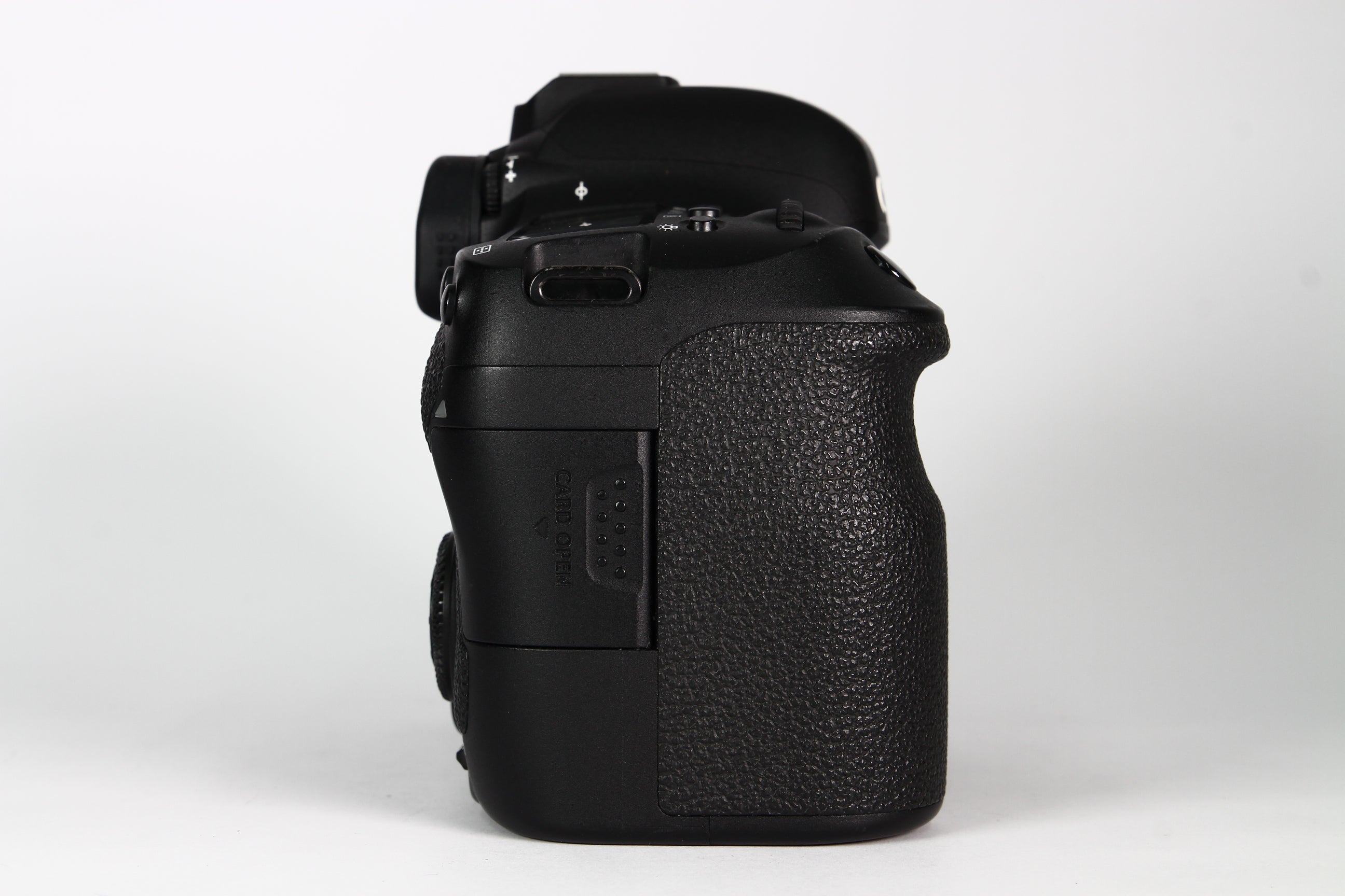 Cámara Digital CANON EOS 6D Mark II (SOLO CUERPO). Usada