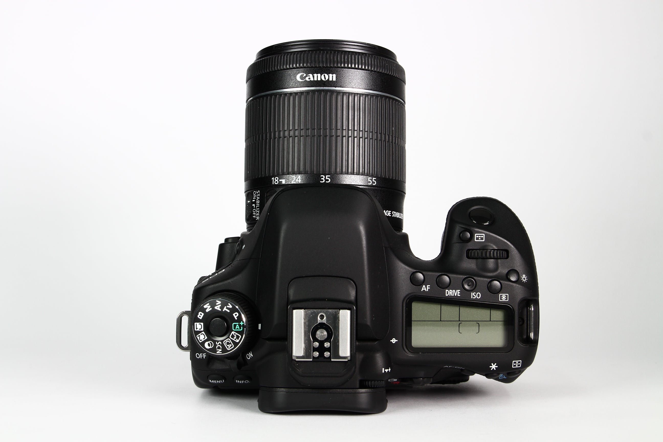 Cámara Digital CANON 80D con lente kit 18-55mm IS STM F3.5-5.6. Usada