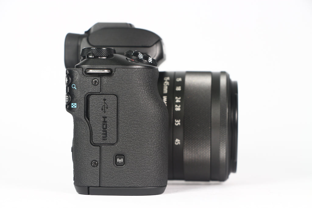 Cámara Digital CANON EOS M50 Mark II con lente 15-45mm. Usada