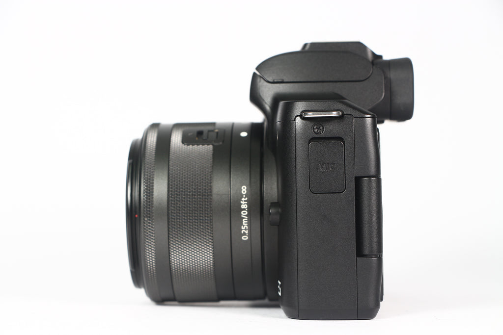 Cámara Digital CANON EOS M50 Mark II con lente 15-45mm. Usada