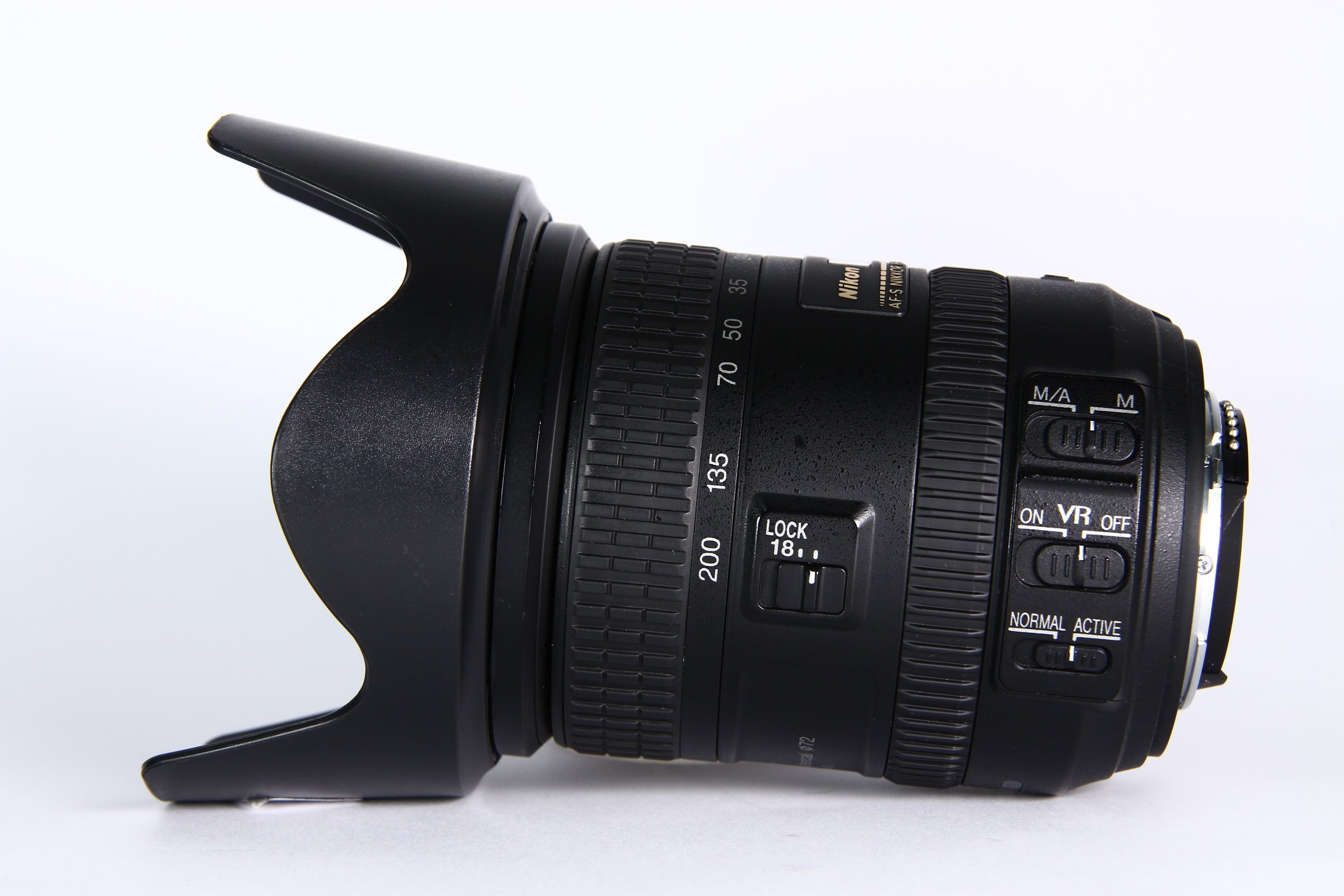 Lente NIKON DX AF-S 18-200mm F3.5-5.6 G II. Usado