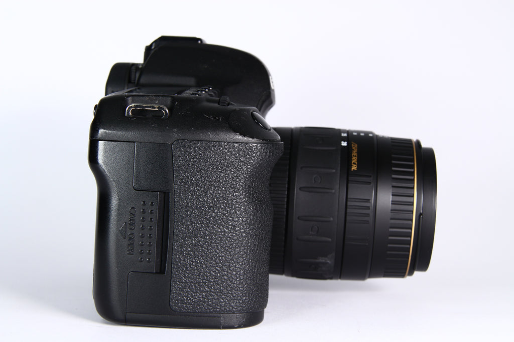 Cámara Digital CANON 5D Mark II Lente 29-90mm. Usada.