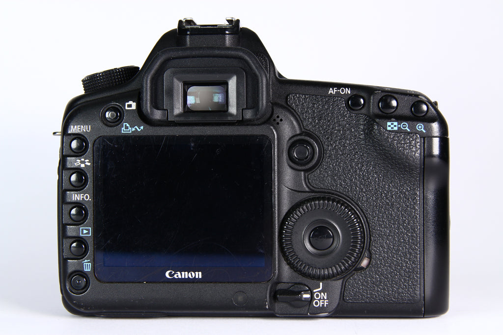 Cámara Digital CANON 5D Mark II Lente 29-90mm. Usada.