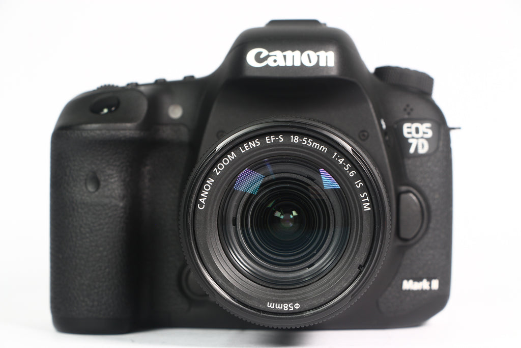 Cámara Digital CANON 7D Mark II Lente 18-55mm IS STM. Usada