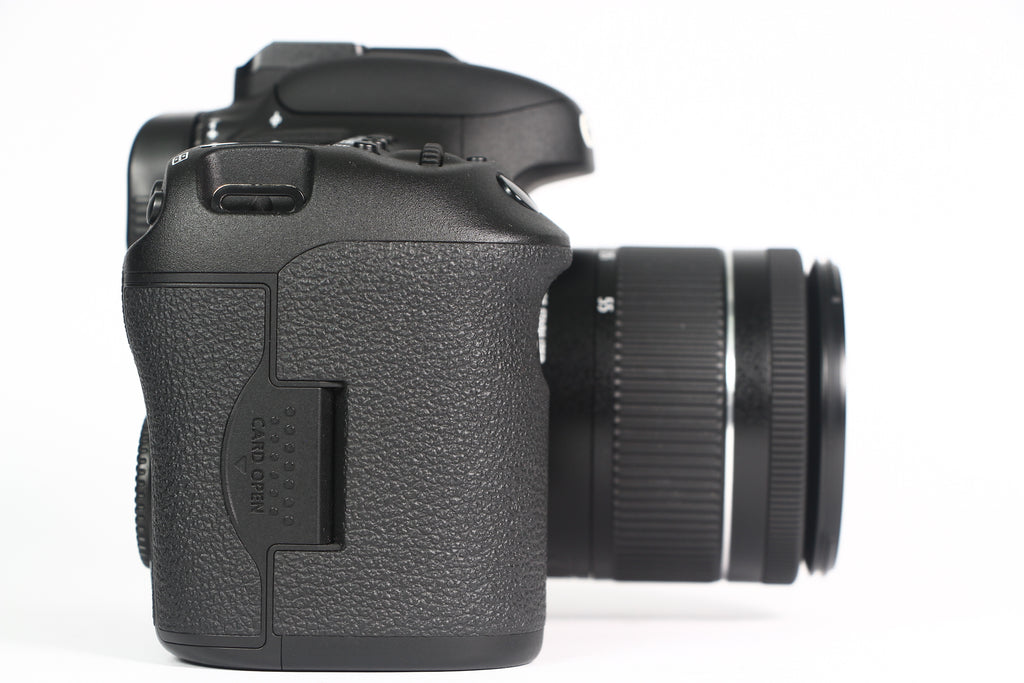 Cámara Digital CANON 7D Mark II Lente 18-55mm IS STM. Usada