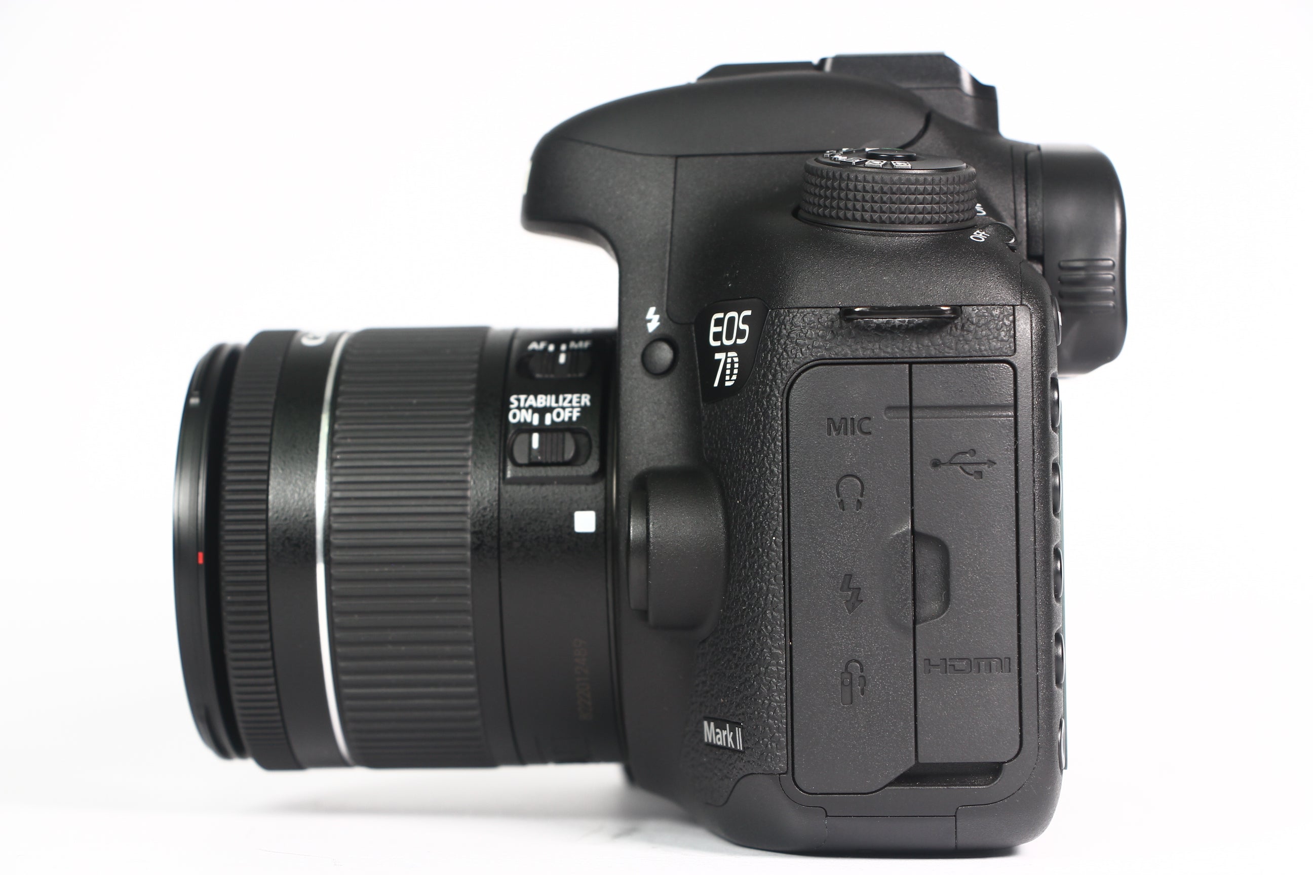 Cámara Digital CANON 7D Mark II Lente 18-55mm IS STM. Usada