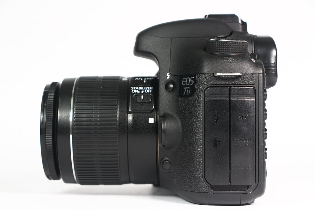 Cámara Digital CANON 7D Lente 18-55mm IS II. Usada.