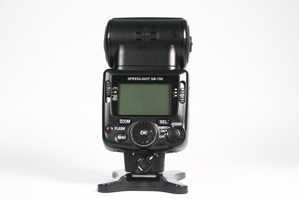 Flash Nikon Speedlight SB-700. Usado