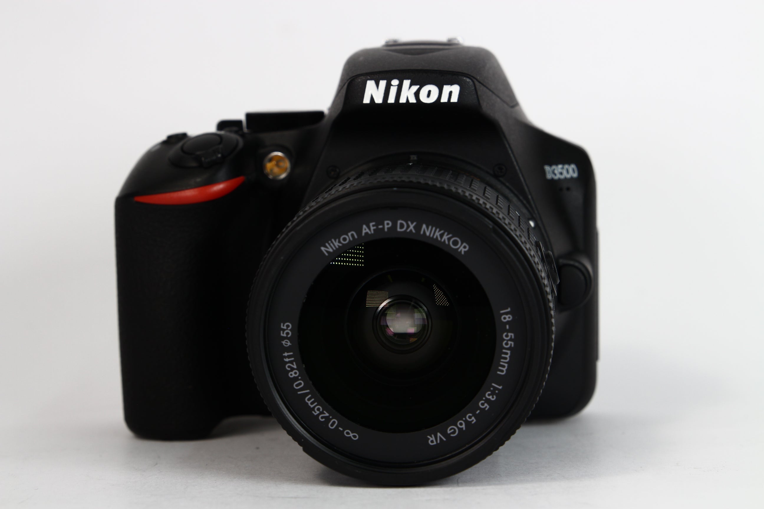 Cámara Digital NIKON D3500 con lente 18-55mm G II VR. Usada