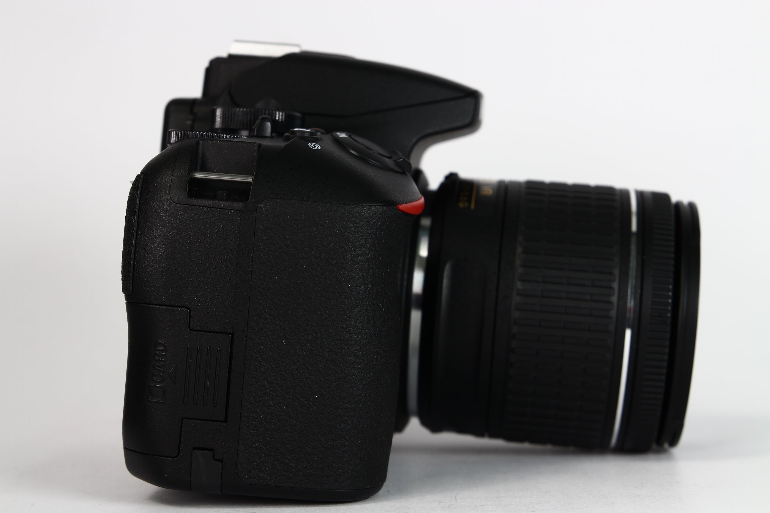 Cámara Digital NIKON D3500 con lente 18-55mm G II VR. Usada