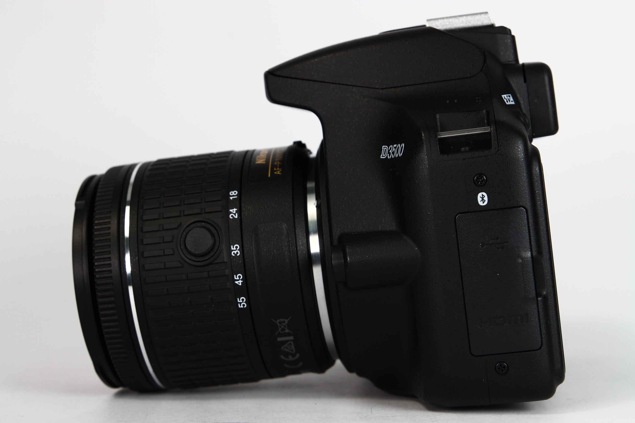 Cámara Digital NIKON D3500 con lente 18-55mm G II VR. Usada