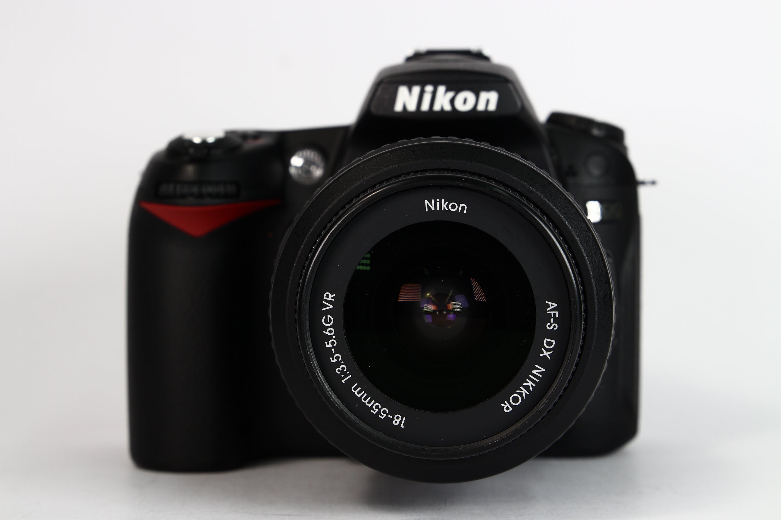 Cámara Digital NIKON D90 con lente kit 18-55mm. Usada