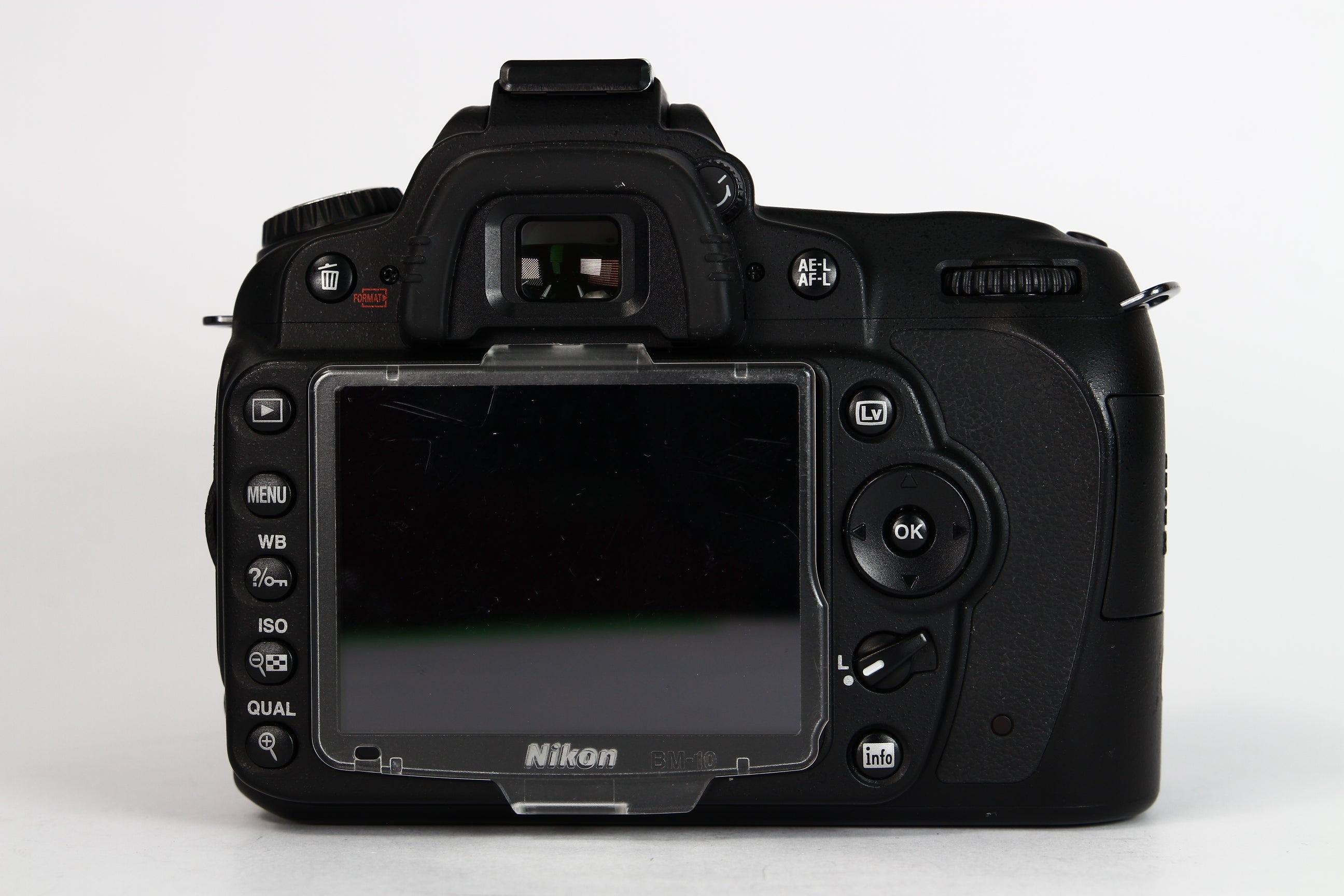 Cámara Digital NIKON D90 con lente kit 18-55mm. Usada