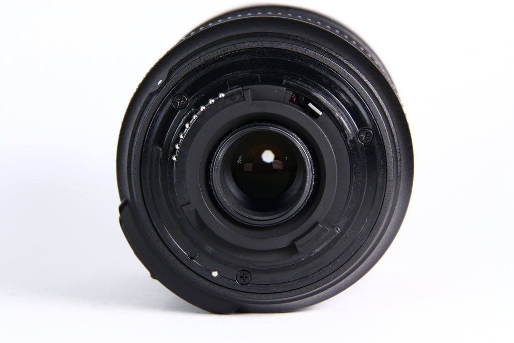 Lente NIKON DX 18-105mm F3.5-5.6 VR. Semi Nuevo