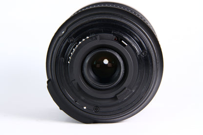 Lente NIKON DX 18-105mm F3.5-5.6 VR. Semi Nuevo