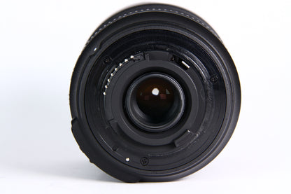 Lente NIKON DX 18-105mm F3.5-5.6 VR. Semi Nuevo