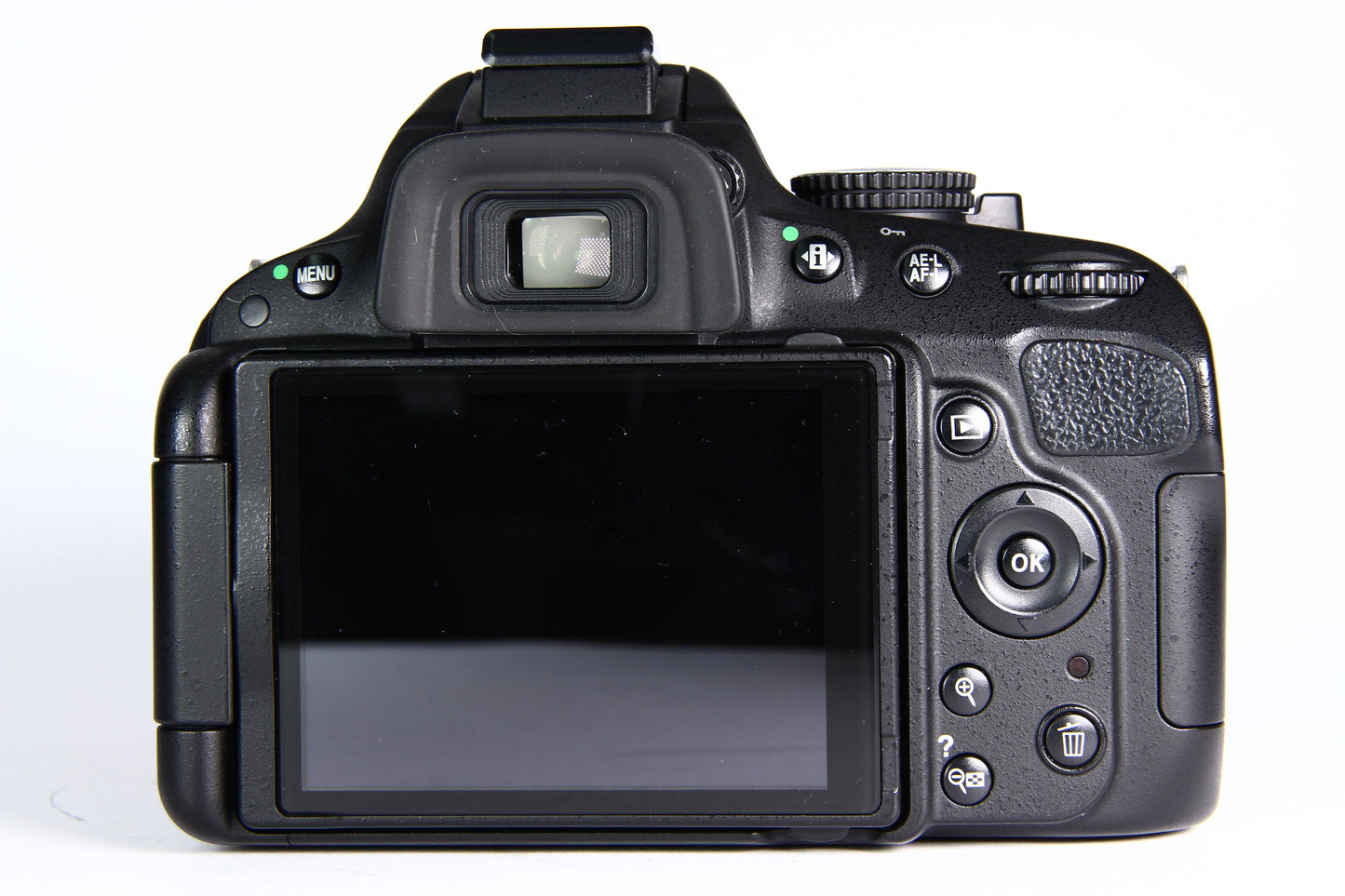 Cámara Digital NIKON D5100 Lente 18-55mm G VR. Usada