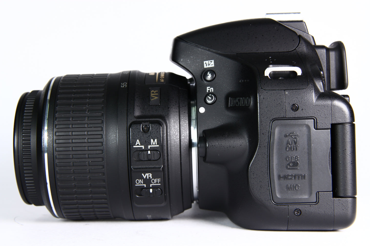 Cámara Digital NIKON D5100 Lente 18-55mm G VR. Usada