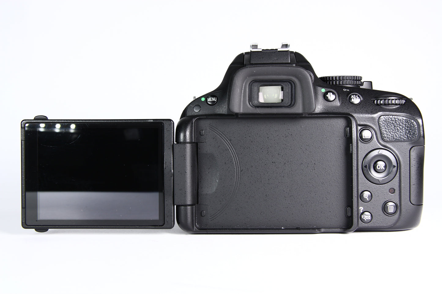 Cámara Digital NIKON D5100 Lente 18-55mm G VR. Usada