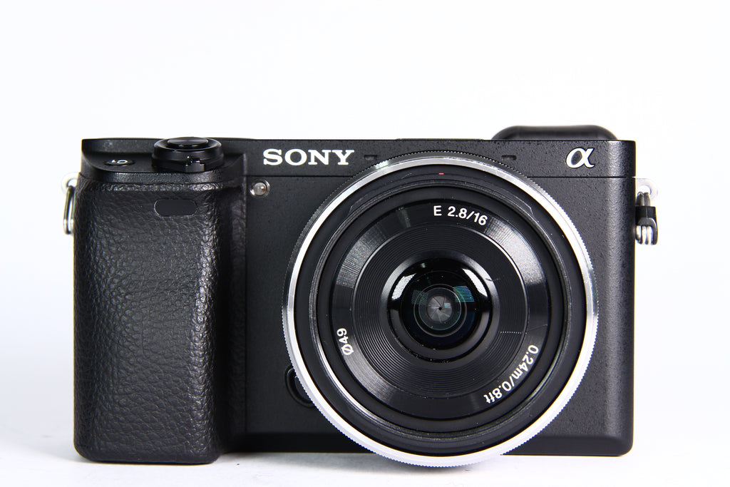 Cámara Digital SONY A6300 con lente 16mm F2.8. Usada