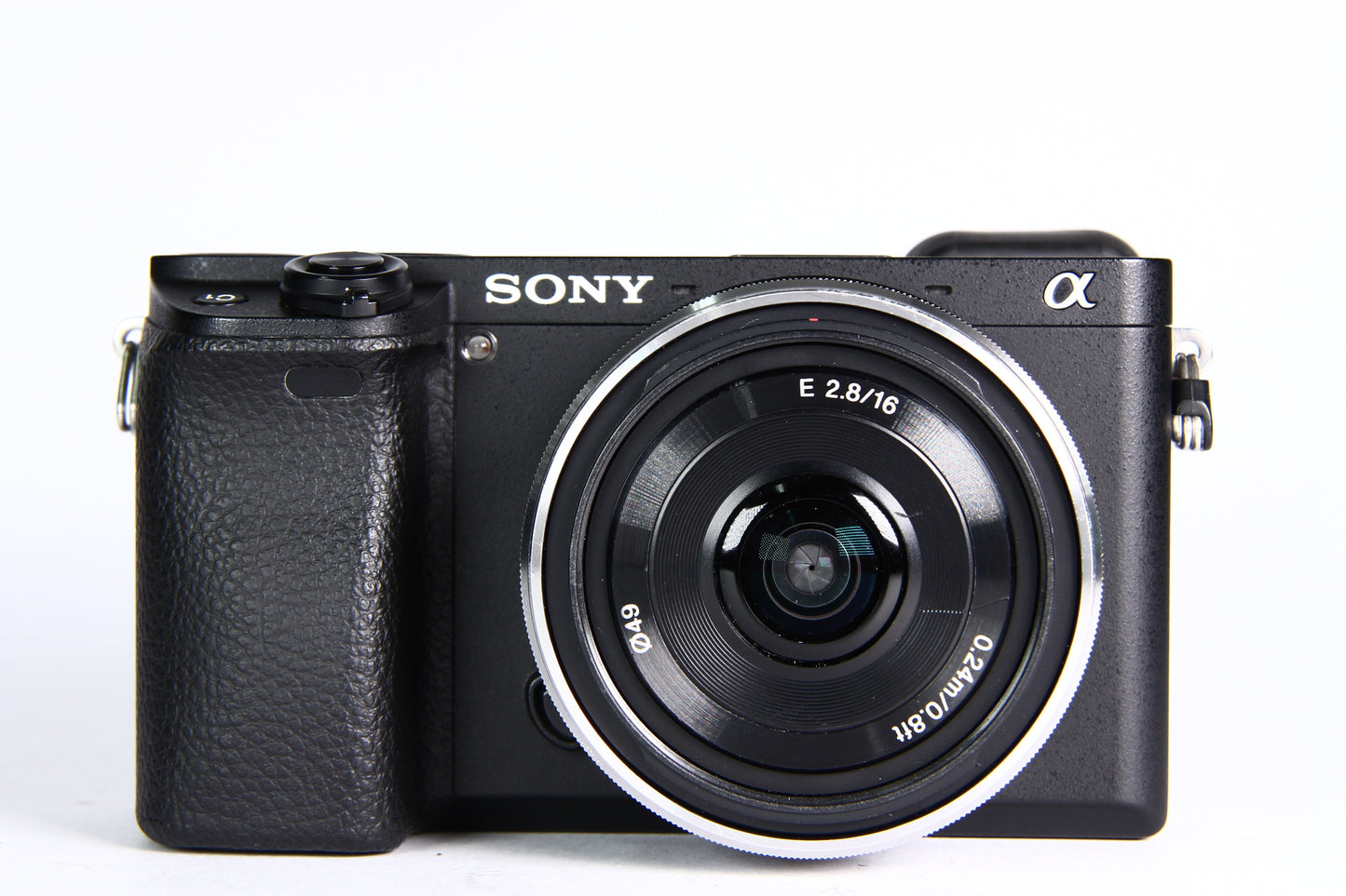 Cámara Digital SONY A6300 con lente 16mm F2.8. Usada