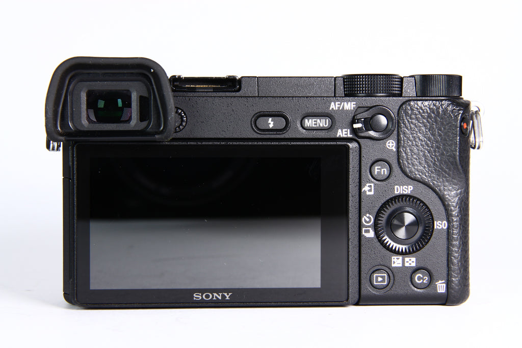 Cámara Digital SONY A6300 con lente 16mm F2.8. Usada