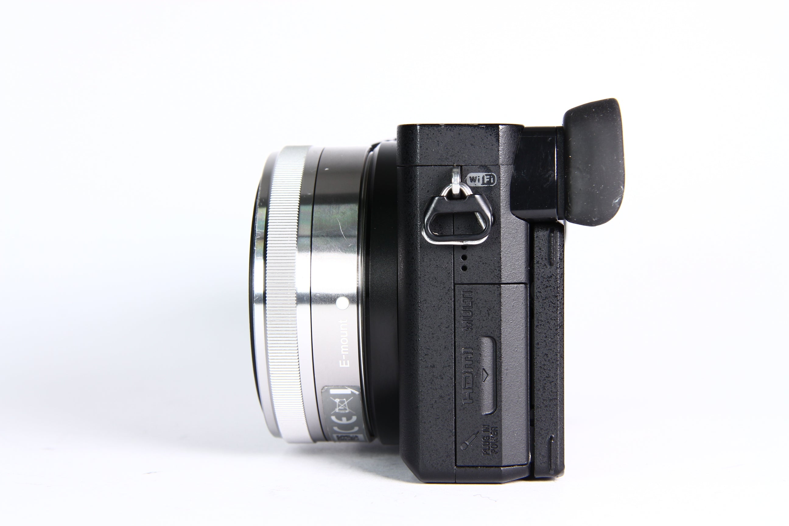 Cámara Digital SONY A6300 con lente 16mm F2.8. Usada