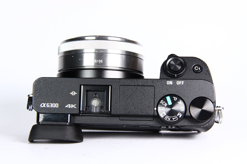 Cámara Digital SONY A6300 con lente 16mm F2.8. Usada