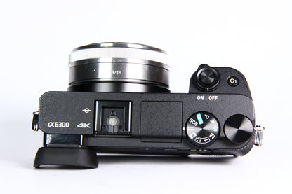 Cámara Digital SONY A6300 con lente 16mm F2.8. Usada