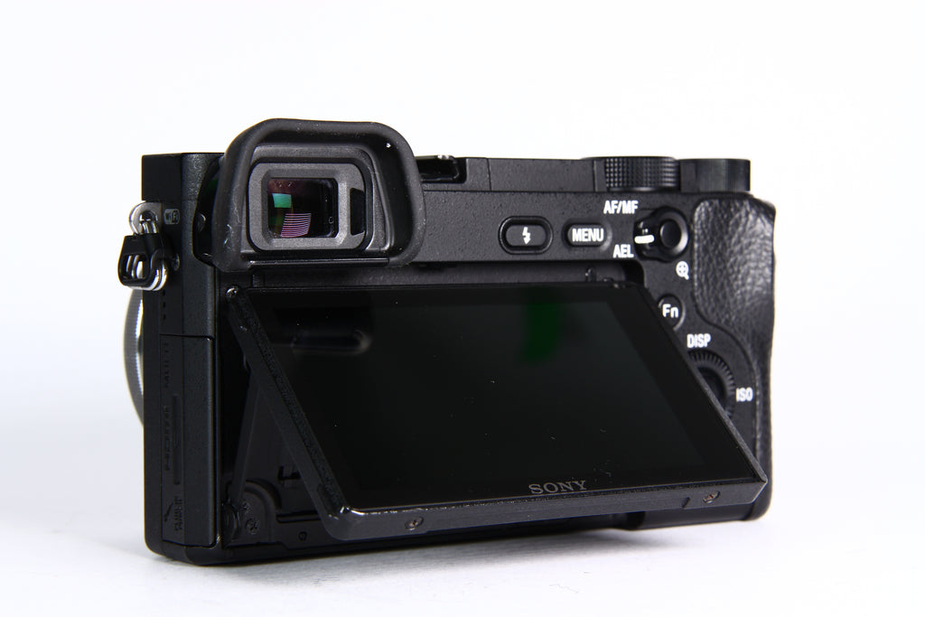 Cámara Digital SONY A6300 con lente 16mm F2.8. Usada