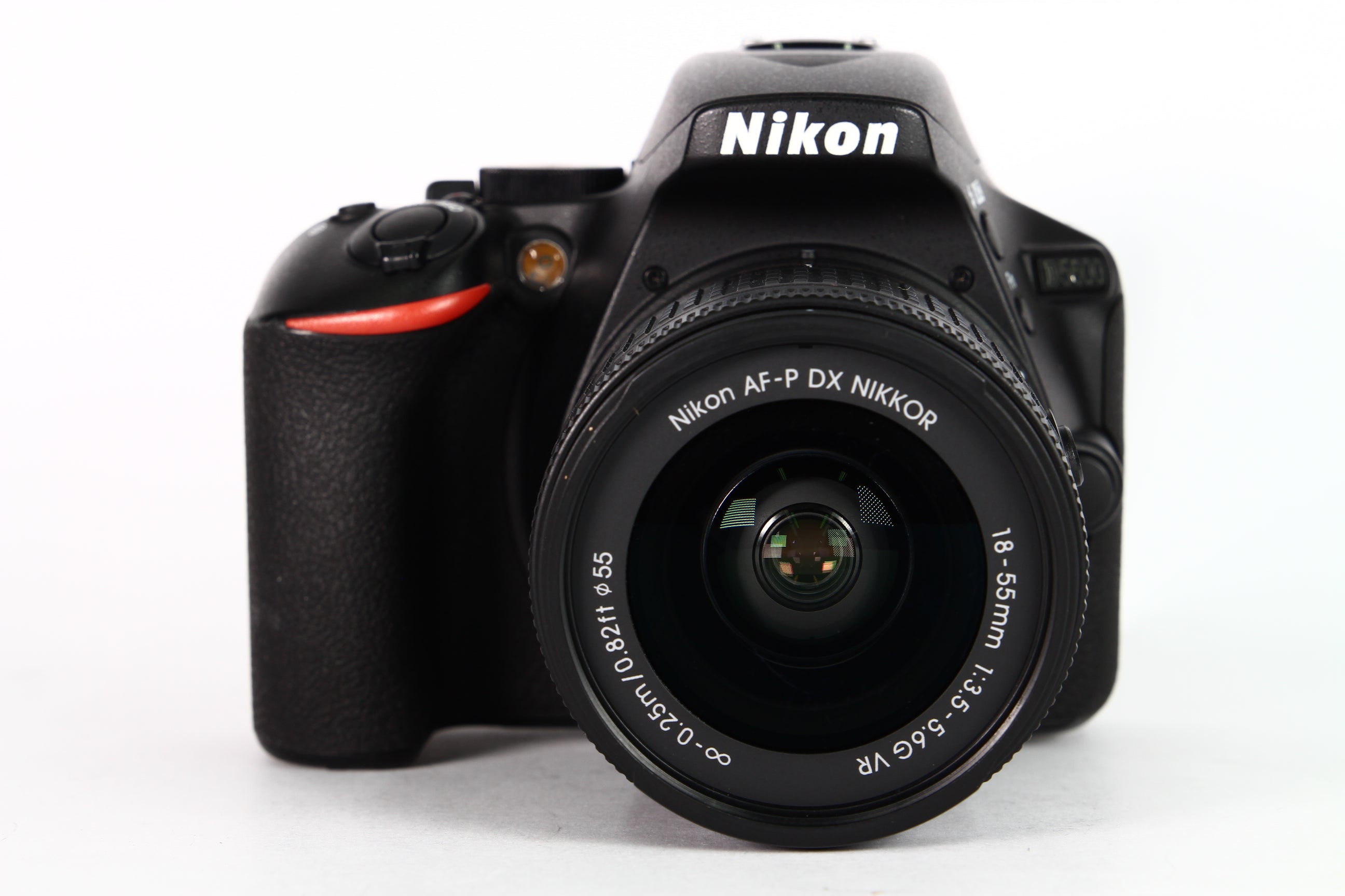 Cámara Digital Nikon D5600 Lente 18-55mm. Usada