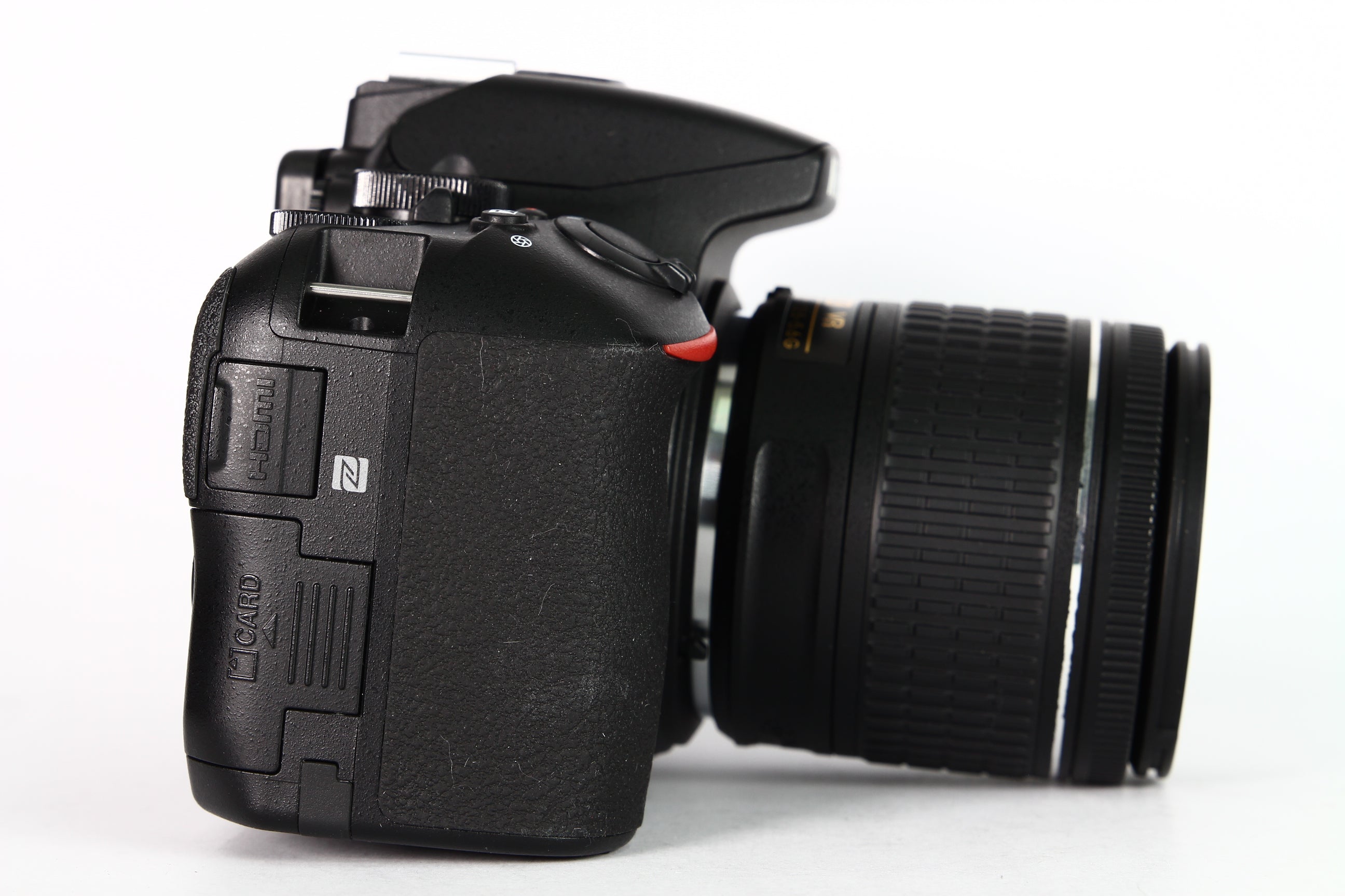 Cámara Digital Nikon D5600 Lente 18-55mm. Usada