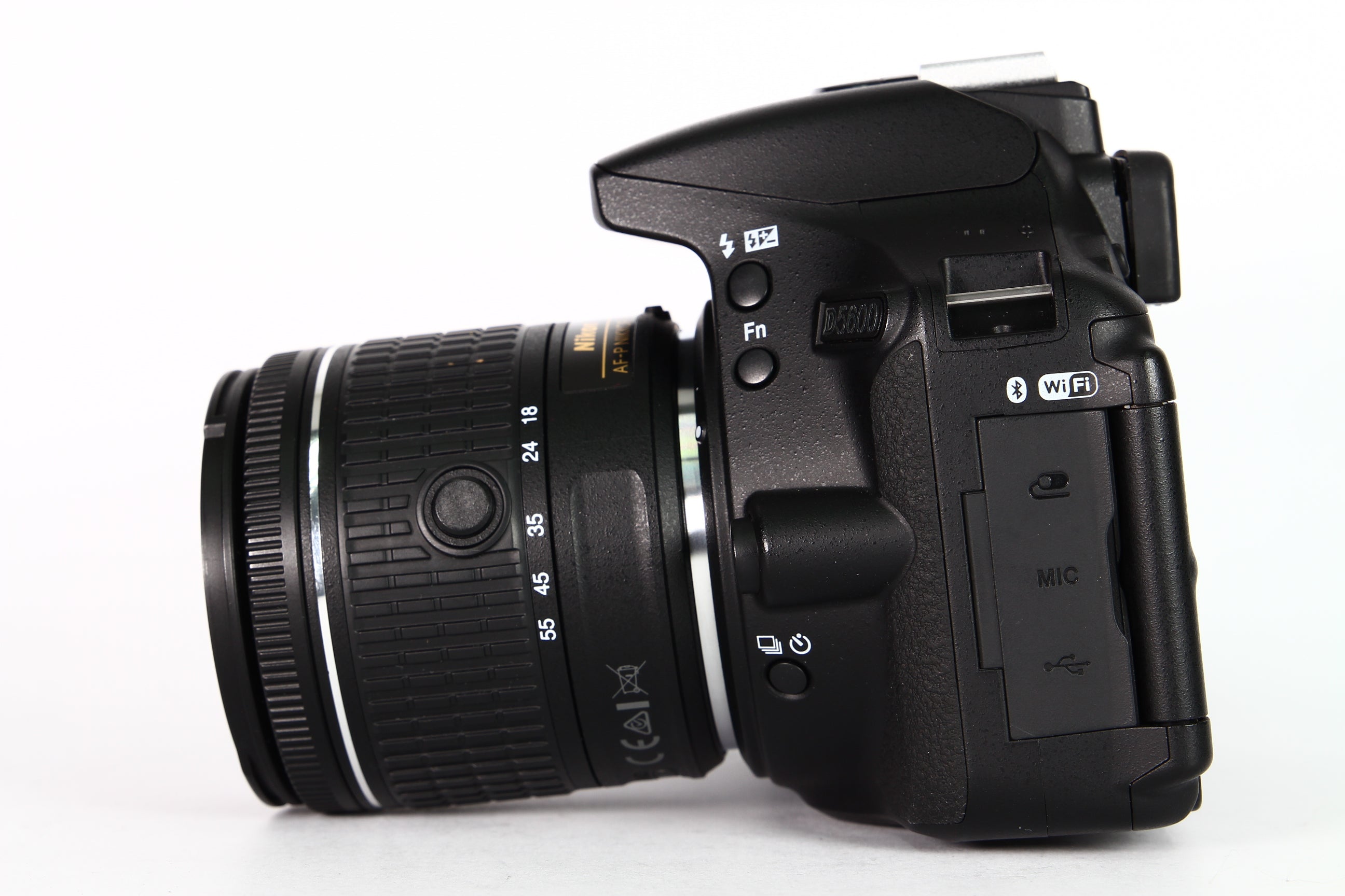 Cámara Digital Nikon D5600 Lente 18-55mm. Usada