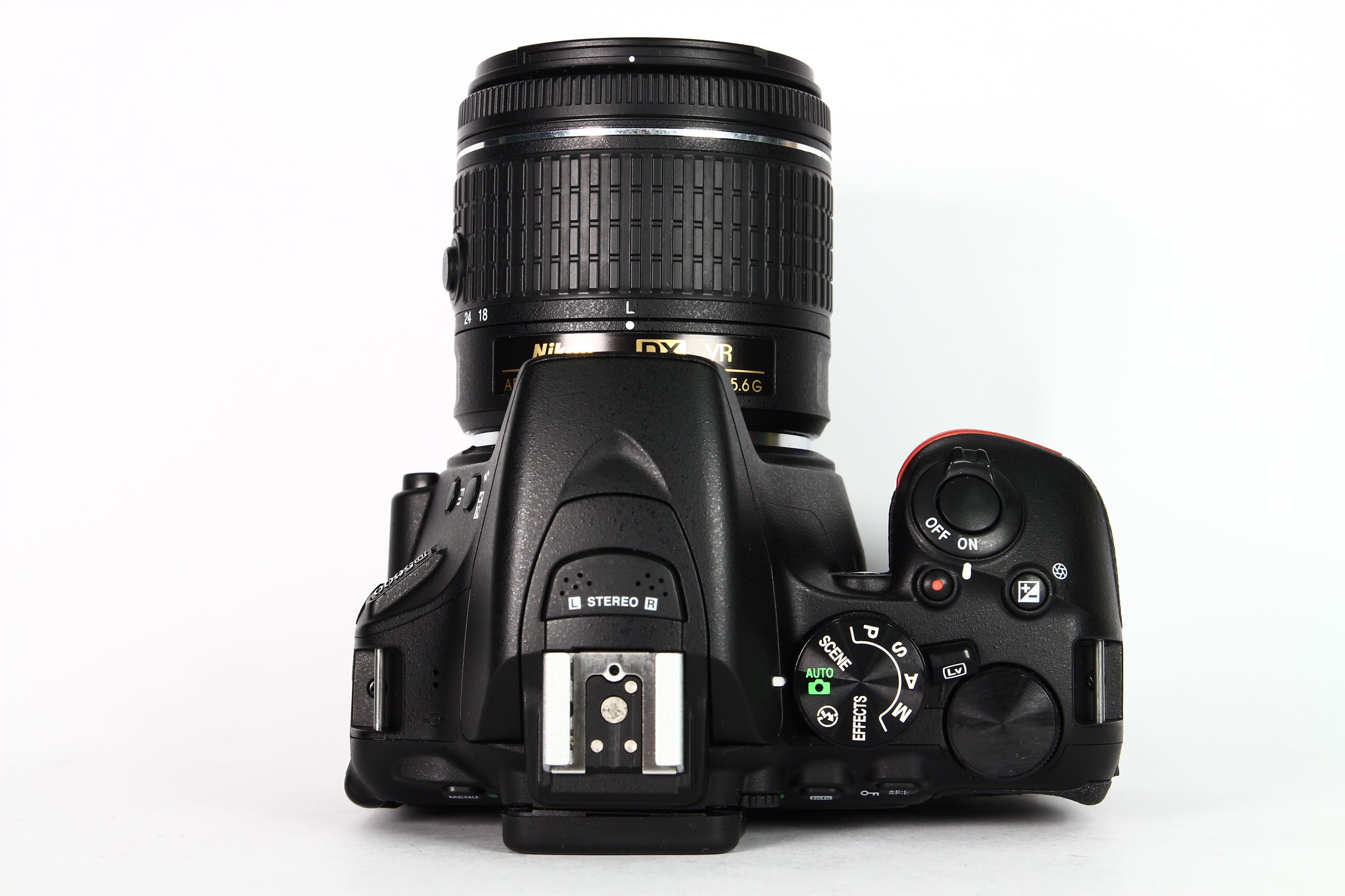 Cámara Digital Nikon D5600 Lente 18-55mm. Usada