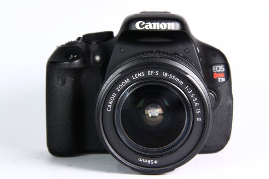 Cámara Digital CANON T3i Lente 18-55mm IS II. Usada