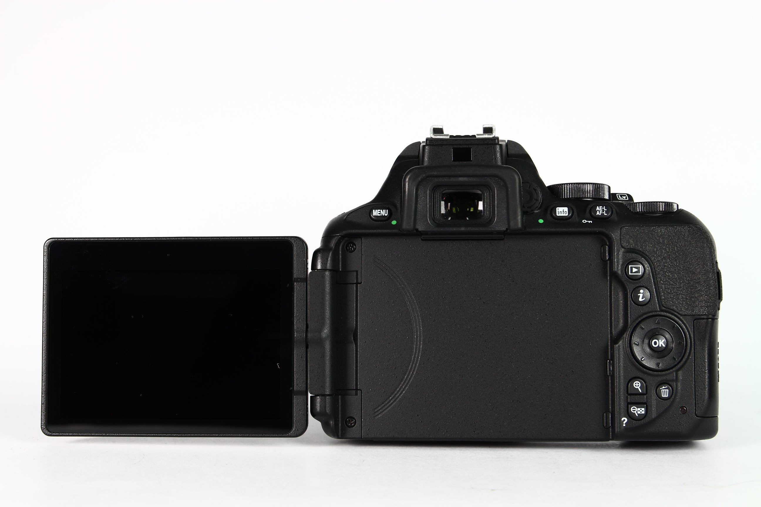 Cámara Digital Nikon D5600 Lente 18-55mm. Usada