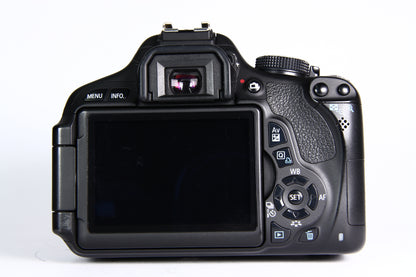 Cámara Digital CANON T3i Lente 18-55mm IS II. Usada