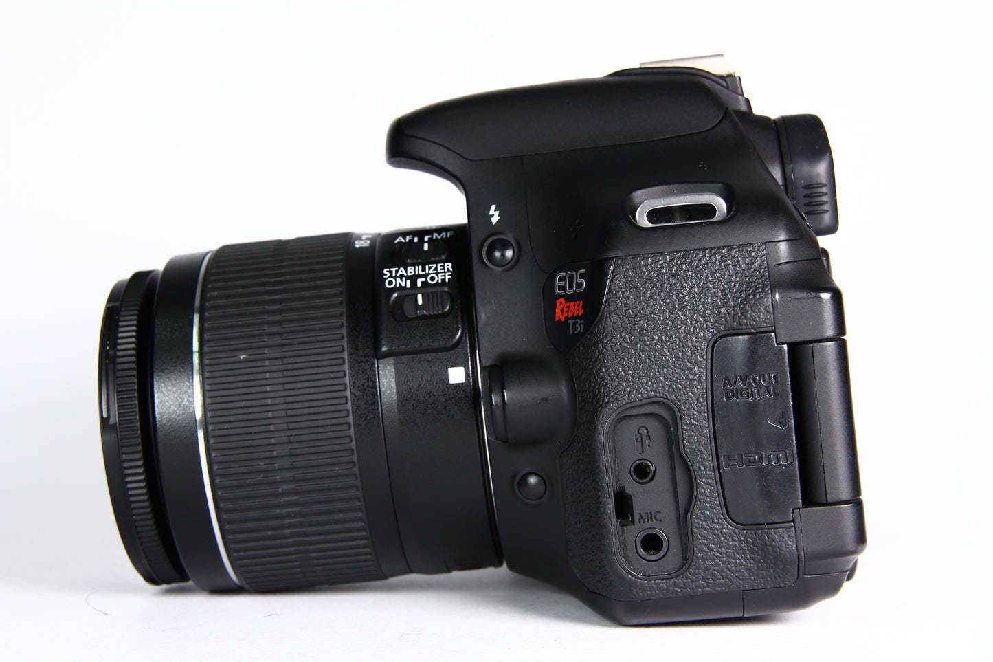 Cámara Digital CANON T3i Lente 18-55mm IS II. Usada