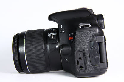 Cámara Digital CANON T3i Lente 18-55mm IS II. Usada