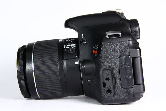 Cámara Digital CANON T3i Lente 18-55mm IS II. Usada