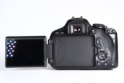 Cámara Digital CANON T3i Lente 18-55mm IS II. Usada