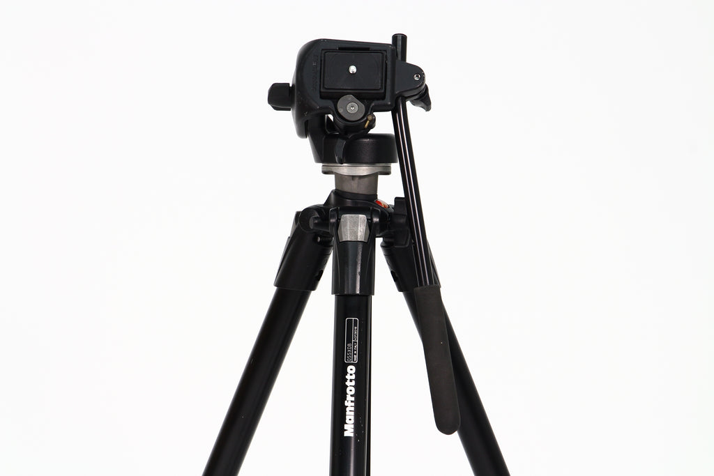 Trípode MANFROTTO 055XDB-128RC. Usado