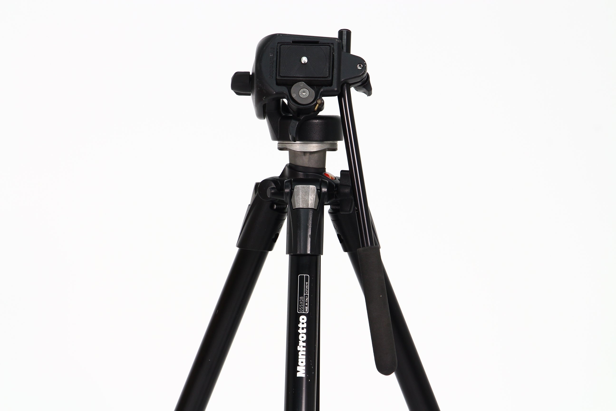 Trípode MANFROTTO 055XDB-128RC. Usado