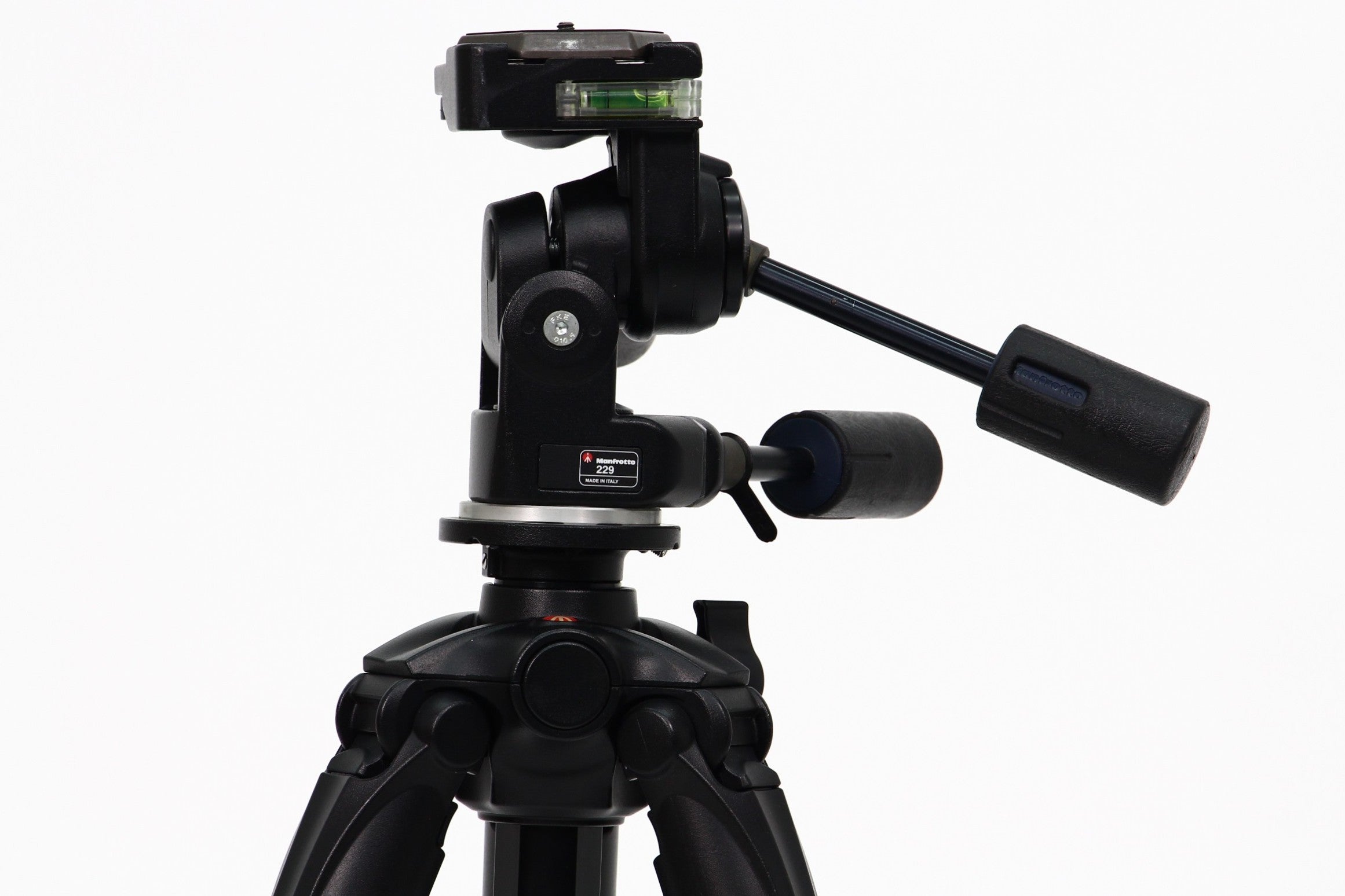 MANFROTTO MT057C4-229. Usado