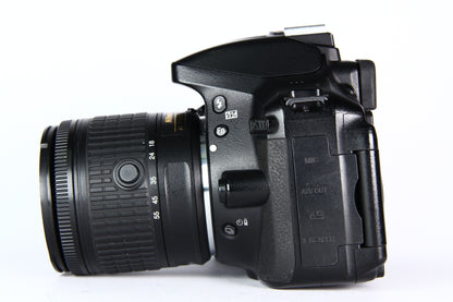 Cámara Digital NIKON D5300 Lente 18-55mm. Usada