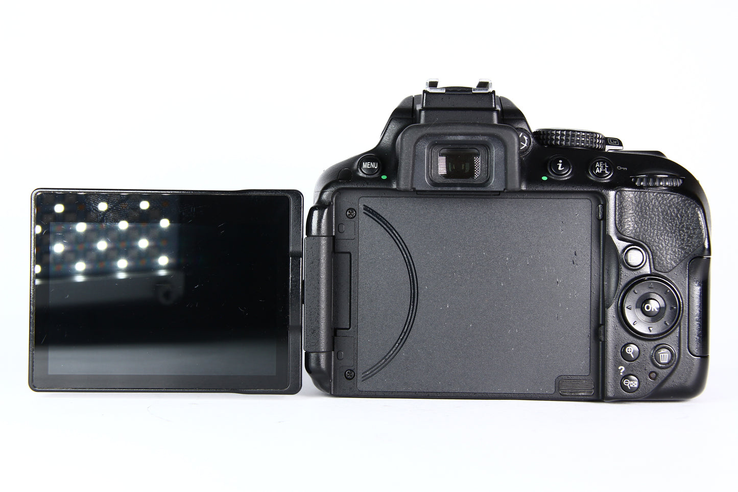 Cámara Digital NIKON D5300 Lente 18-55mm. Usada